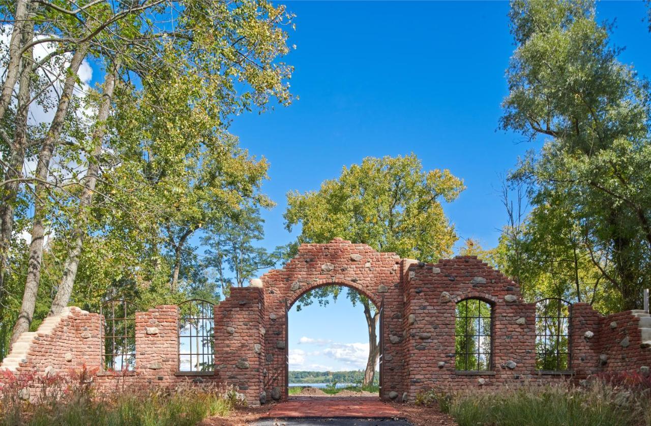 Hutton Brickyards Riverfront Hotel & Venue Kingston Bagian luar foto